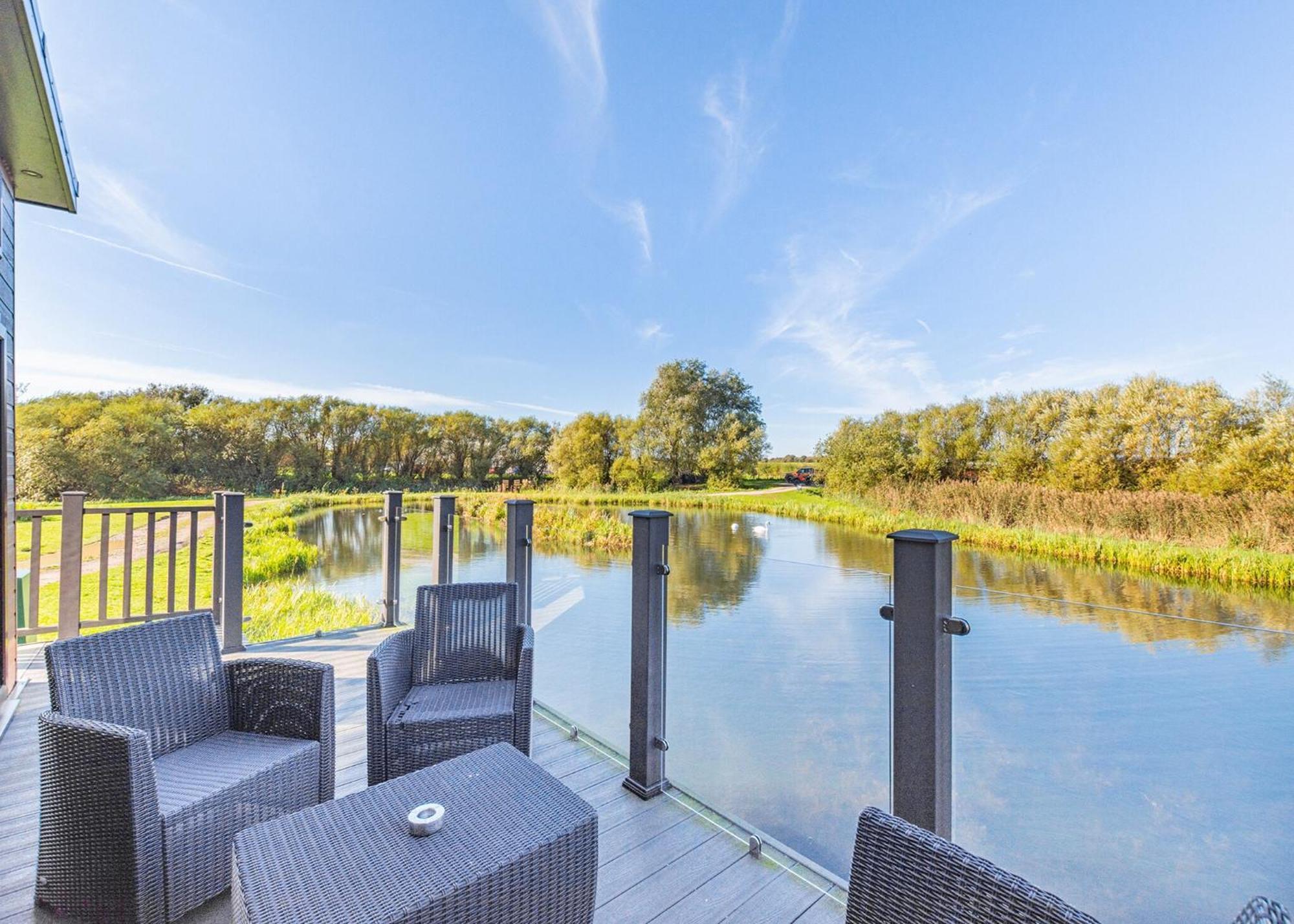 Waterside Hambleton Lakeside Lodges Poulton-le-Fylde Rom bilde